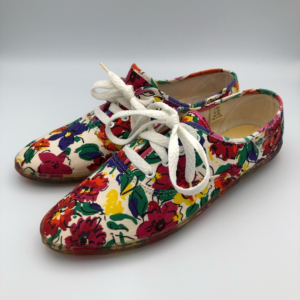 Retro Floral Bomb Canvas Tennies 7.5